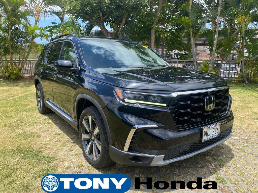 2023 Honda Pilot Elite in Black — front three-quarter view