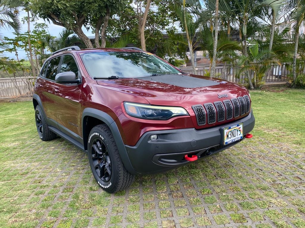 2021 Jeep Cherokee Trailhawk in Velvet Red Pearlcoat — front three-quarter view