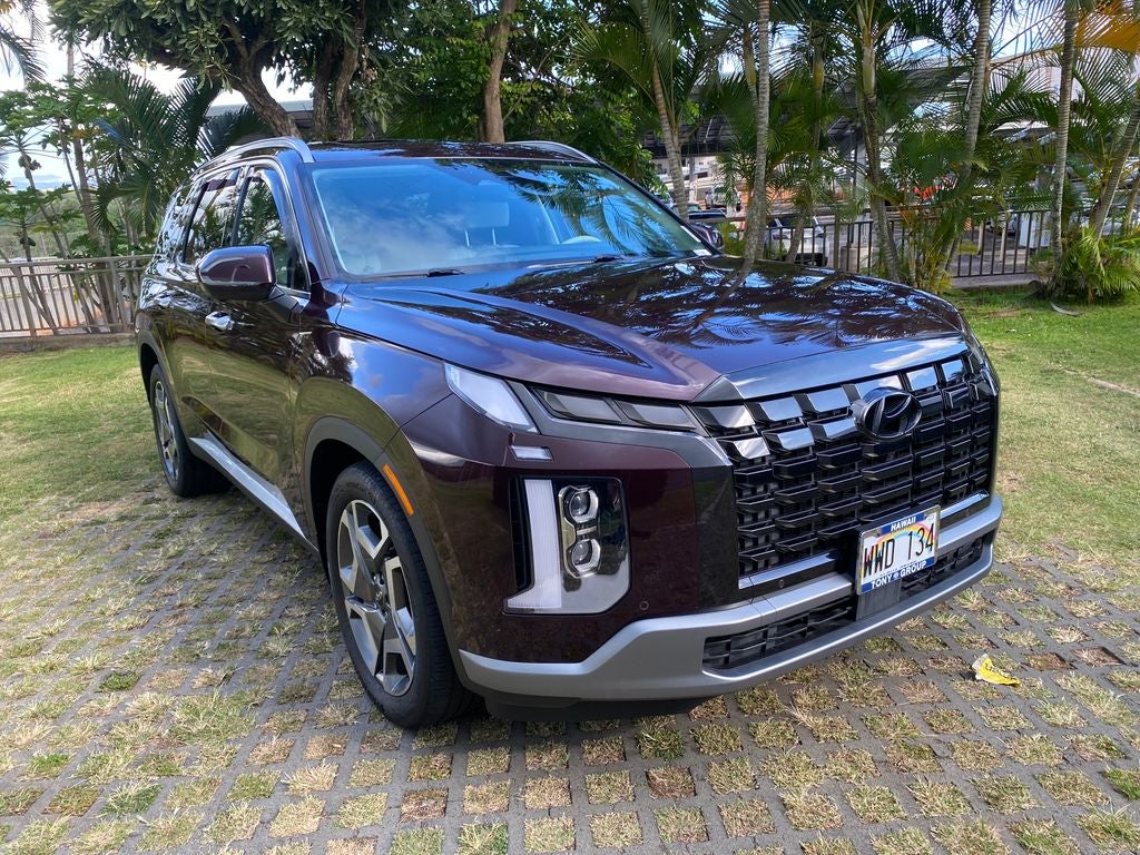2023 Hyundai PALISADE Limited in Sierra Burgundy — front three-quarter view